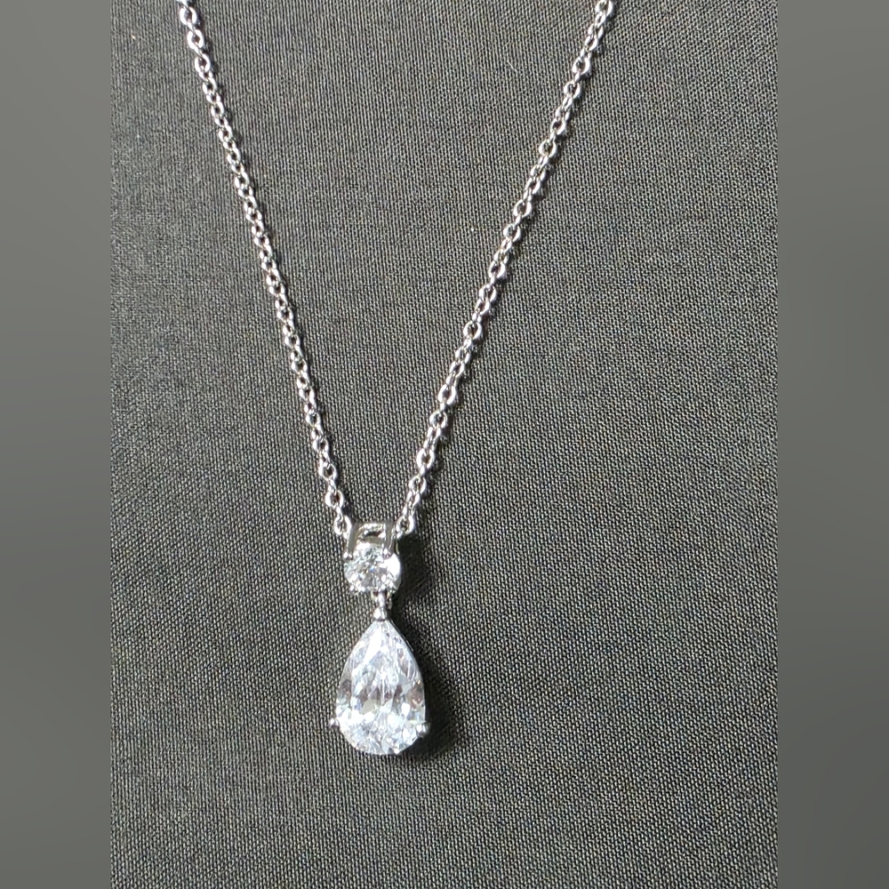 Estate - Silver Tone - Teardrop Pendant - Fine Necklace - Item 443